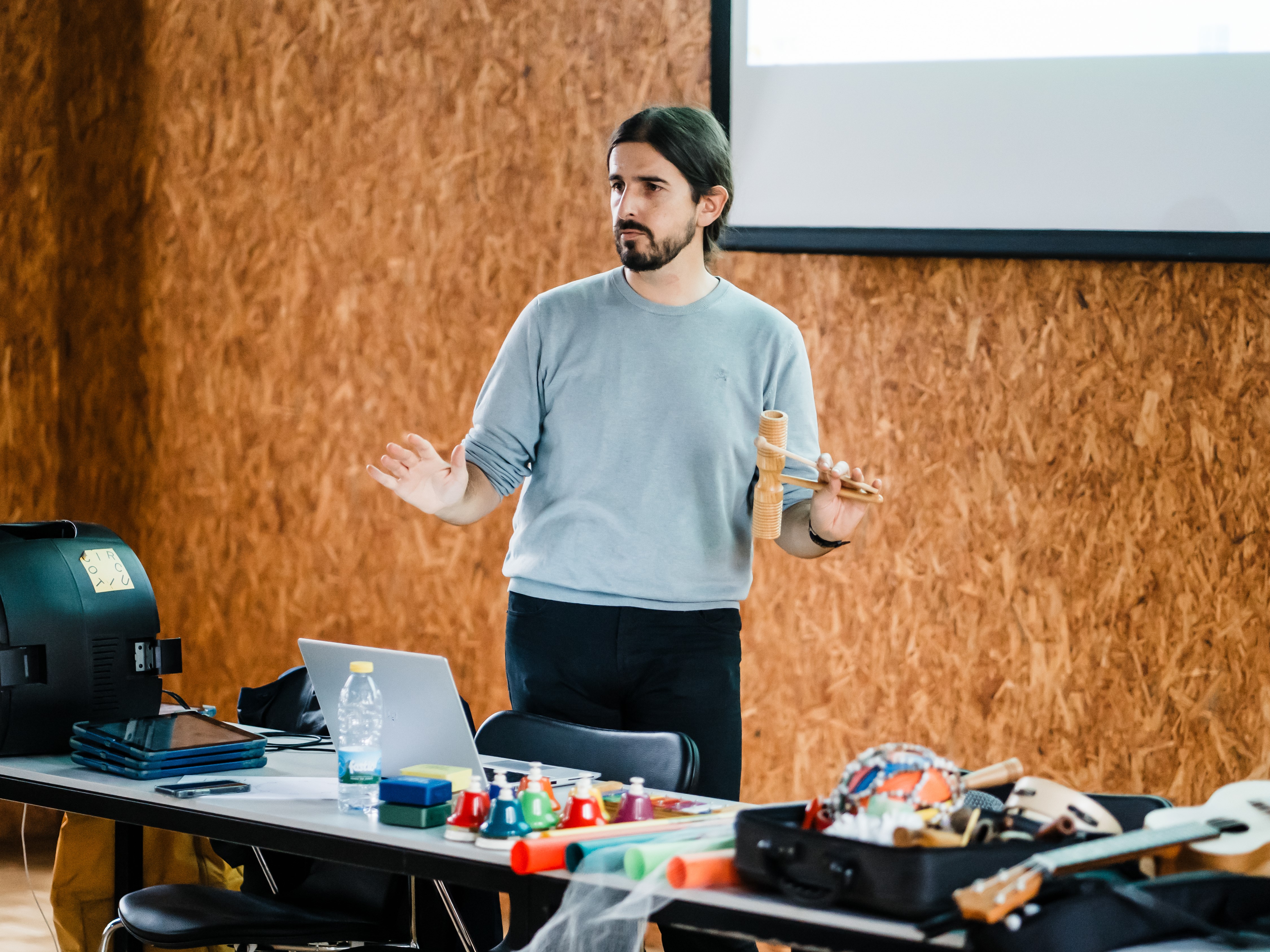 <h1><strong>Formação de Professores: Tecnologia como chão comum</strong></h1><p>Criação Colaborativa em Música e Artes</p>